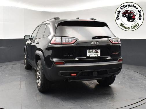 Diamond Black Crystal Pearlcoat 2022 Jeep Cherokee Trailhawk