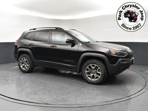 Diamond Black Crystal Pearlcoat 2022 Jeep Cherokee Trailhawk