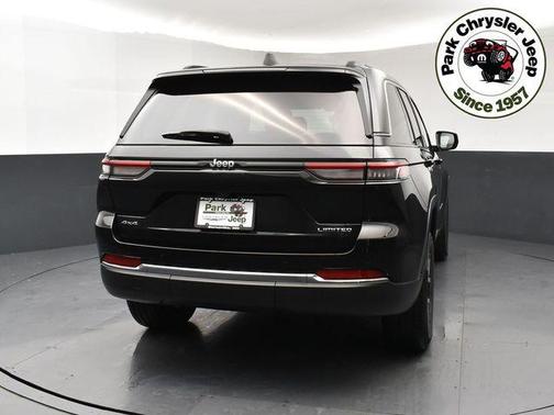 Diamond Black Crystal Pearlcoat 2023 Jeep Grand Cherokee Limited