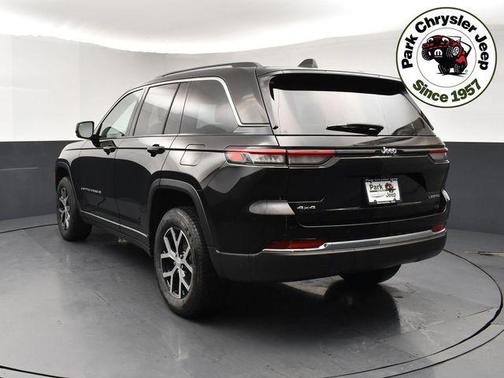 Diamond Black Crystal Pearlcoat 2023 Jeep Grand Cherokee Limited