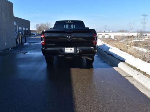 2024 RAM 3500 Laramie Crew Cab 4x4 8' Box