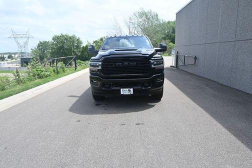 Diamond Black Crystal Pearlcoat 2024 RAM 3500 Laramie Crew Cab 4x4 8' Box