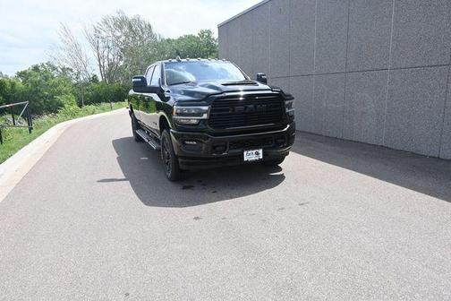 Diamond Black Crystal Pearlcoat 2024 RAM 3500 Laramie Crew Cab 4x4 8' Box