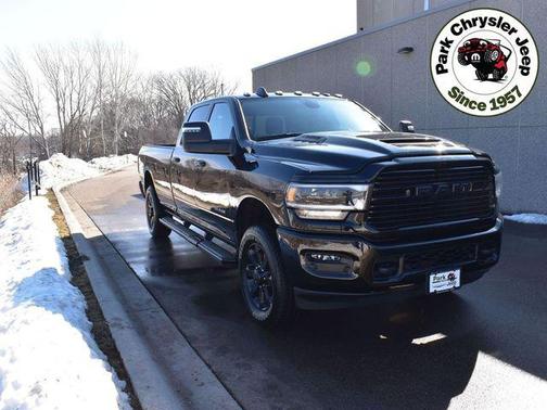 2024 RAM 3500 Laramie Crew Cab 4x4 8' Box