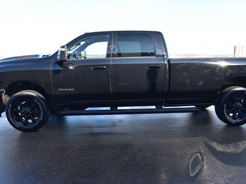 2024 RAM 3500 Laramie Crew Cab 4x4 8' Box