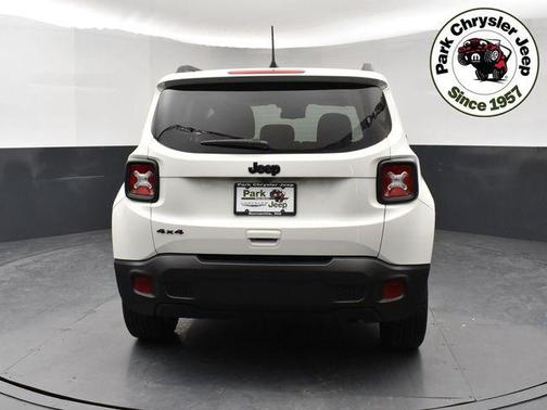Alpine White Clearcoat 2023 Jeep Renegade Altitude