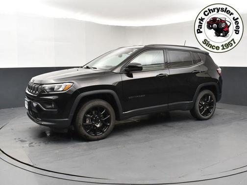 Diamond Black Crystal Pearlcoat 2022 Jeep Compass Latitude