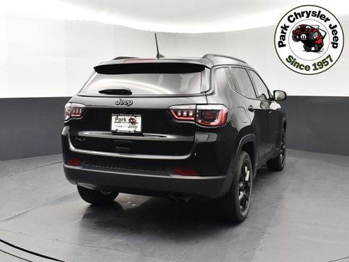 Diamond Black Crystal Pearlcoat 2022 Jeep Compass Latitude