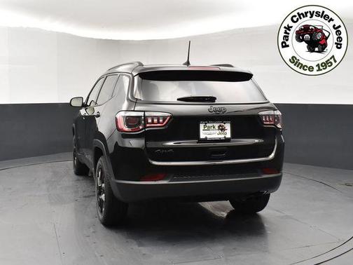 Diamond Black Crystal Pearlcoat 2022 Jeep Compass Latitude