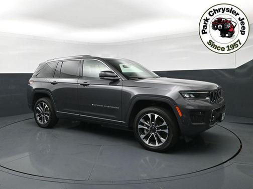 Baltic Gray Metallic Clearcoat 2023 Jeep Grand Cherokee Overland
