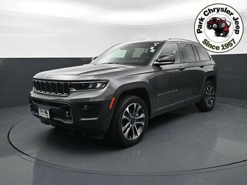 Baltic Gray Metallic Clearcoat 2023 Jeep Grand Cherokee Overland