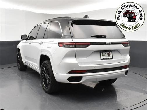 2022 Jeep Grand Cherokee Summit