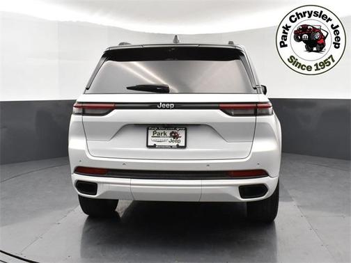 2022 Jeep Grand Cherokee Summit