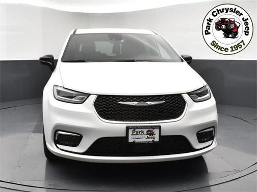 2026 Chrysler Pacifica L