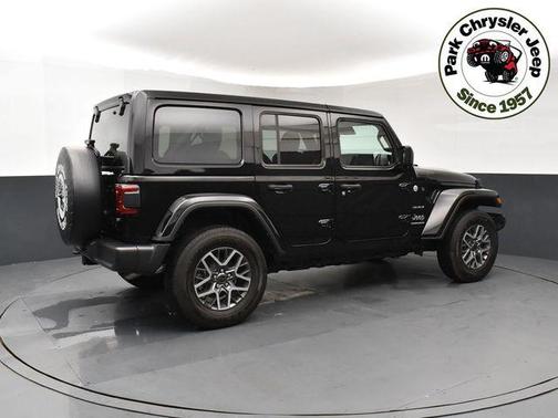 2024 Jeep Wrangler 4-Door Sahara 4x4