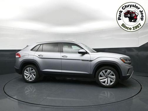 Silver Metallic 2021 Volkswagen Atlas Cross Sport 3.6L V6 SE w/Technology