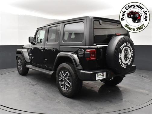 2024 Jeep Wrangler 4-Door Sahara 4x4