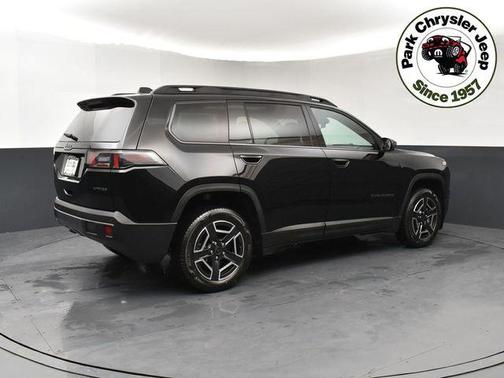 Diamond Black Crystal Pearlcoat 2026 Jeep Cherokee Limited