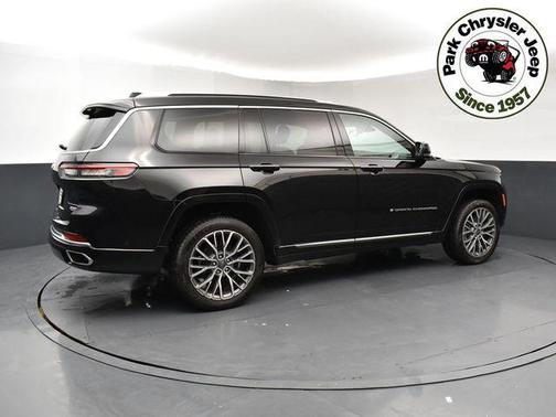 Diamond Black Crystal Pearlcoat 2023 Jeep Grand Cherokee L Summit Reserve