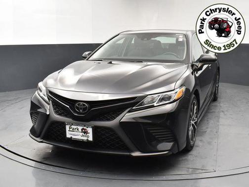 Midnight Black Metallic 2019 Toyota Camry SE