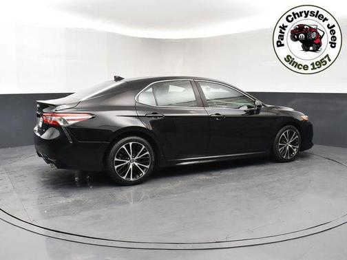 Midnight Black Metallic 2019 Toyota Camry SE