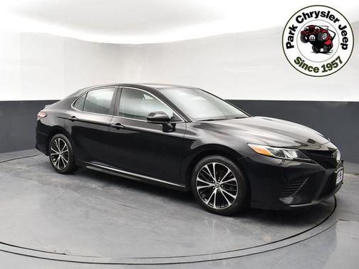 Midnight Black Metallic 2019 Toyota Camry SE