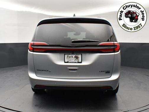 Silver Mist Clearcoat 2026 Chrysler Pacifica Limited