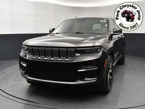 Diamond Black Crystal Pearlcoat 2024 Jeep Grand Cherokee Summit