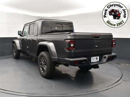 Granite Crystal Metallic Clearcoat 2026 Jeep Gladiator Sport S
