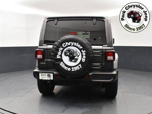Granite Crystal Metallic Clearcoat 2021 Jeep Wrangler Unlimited Sahara