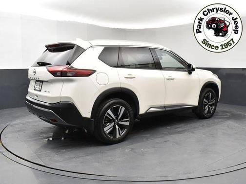 Pearl White Tricoat 2023 Nissan Rogue SL