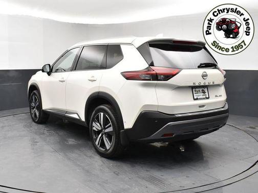 Pearl White Tricoat 2023 Nissan Rogue SL