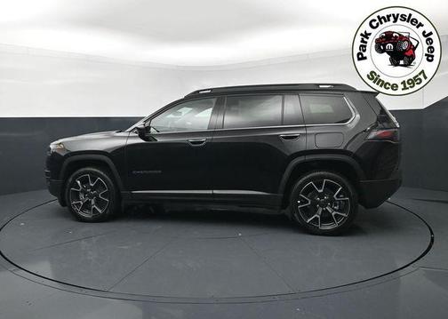 Diamond Black Crystal Pearlcoat 2026 Jeep Cherokee Overland