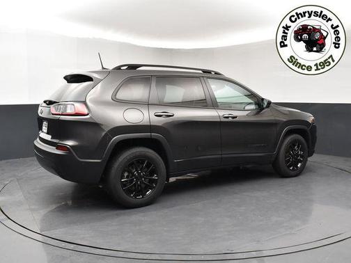 Granite Crystal Metallic Clearcoat 2023 Jeep Cherokee Altitude