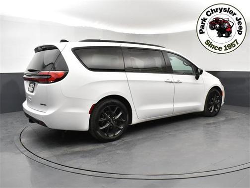 2024 Chrysler Pacifica Limited