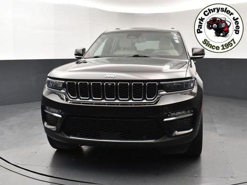 Diamond Black Crystal Pearlcoat 2024 Jeep Grand Cherokee Limited