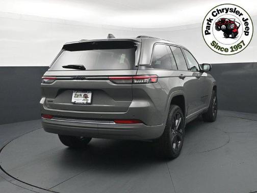 Sting-Gray Clearcoat 2027 Jeep Grand Cherokee Limited