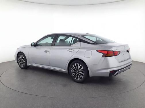 Brilliant Silver Metallic 2024 Nissan Altima 2.5 SV