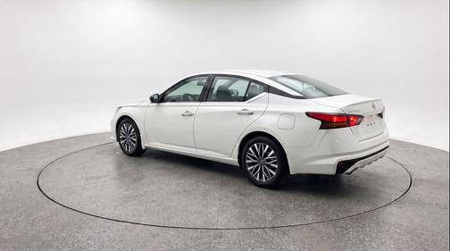 Glacier White 2025 Nissan Altima SV FWD