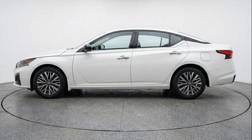 Glacier White 2025 Nissan Altima SV FWD