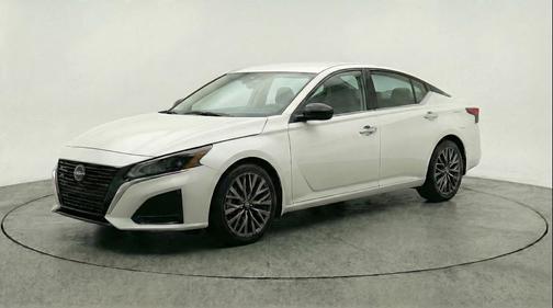 Glacier White 2025 Nissan Altima SV FWD