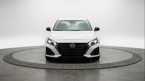 Glacier White 2025 Nissan Altima SV FWD