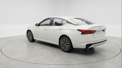 Glacier White 2025 Nissan Altima SV FWD