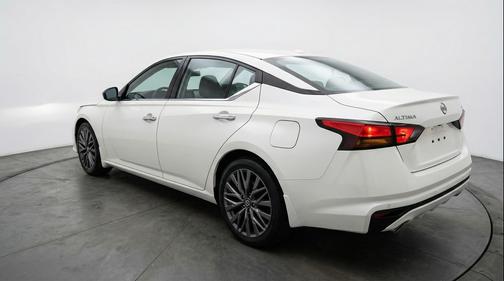 Glacier White 2025 Nissan Altima SV FWD