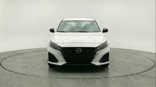 Glacier White 2025 Nissan Altima SV FWD