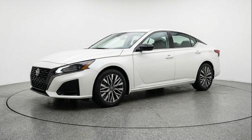 Glacier White 2025 Nissan Altima SV FWD