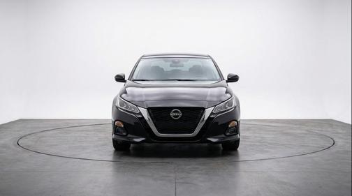 Super Black 2025 Nissan Altima SV FWD