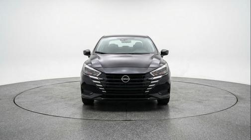 Super Black 2025 Nissan Versa 1.6 SV