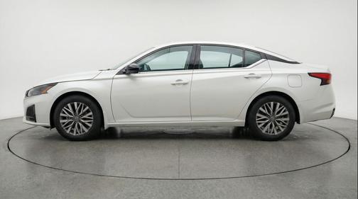 Glacier White 2025 Nissan Altima SV FWD