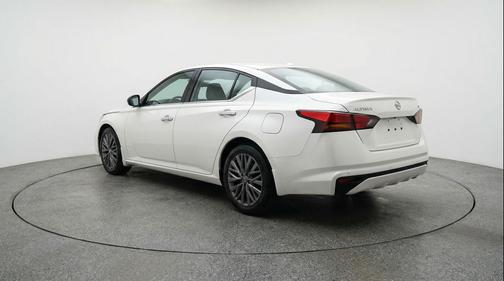 Glacier White 2025 Nissan Altima SV FWD